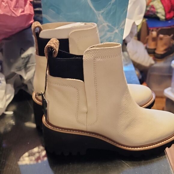Stylish White Ankle Boots Dolce Vita NWT Size 7.5 - Picture 1 of 8